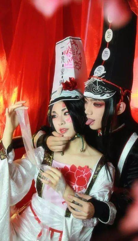 (国漫画江湖的黑白无常)正如同许多主角纵身投入熊熊烈火关键帧动漫