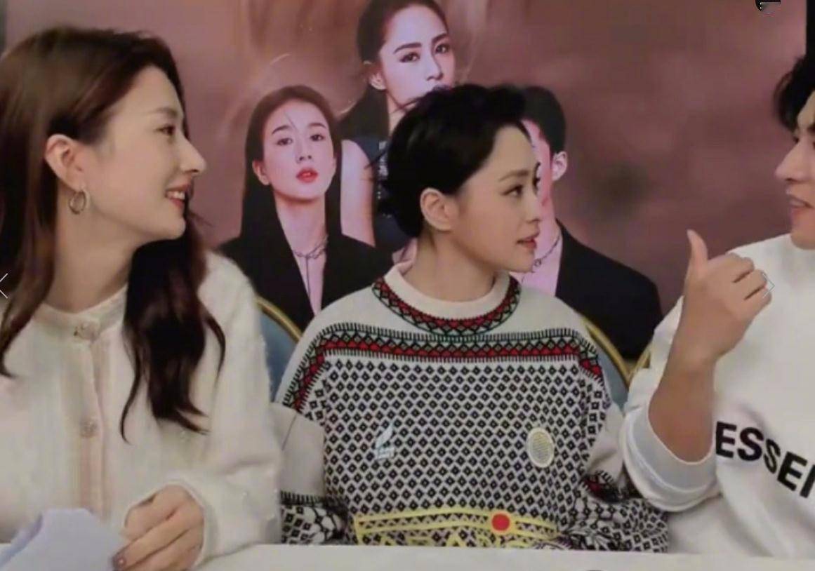 伤疤|阿娇受伤后亮相直播美出新高度，脸上不见伤疤，缝合百针恢复好