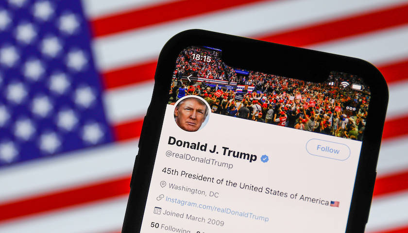 社交媒体关注度远超拜登,对特朗普是利是弊?
