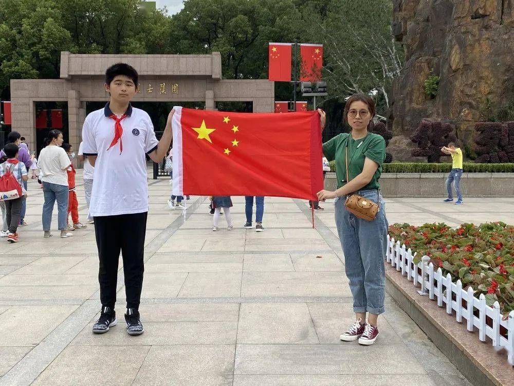 近日,梅园学子们纷纷开启红色探访之旅,踏上徐汇这片有着深刻红色记忆