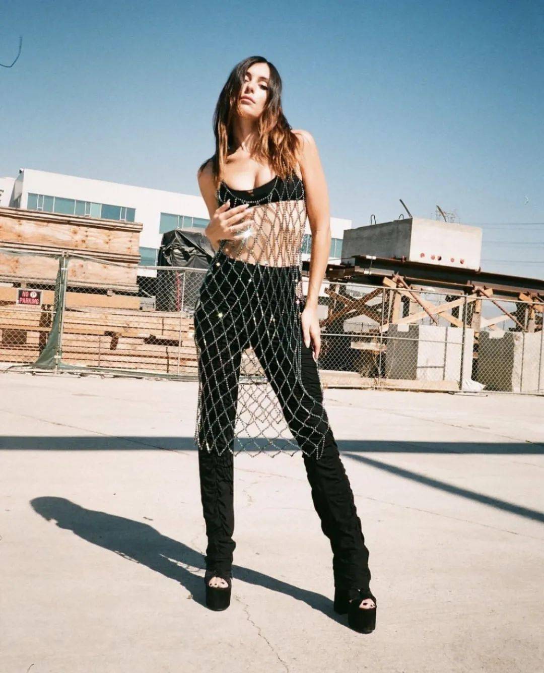 宝藏|想和虞书欣一样做个宝藏女孩，首先得有一件同款宝石衣啊！