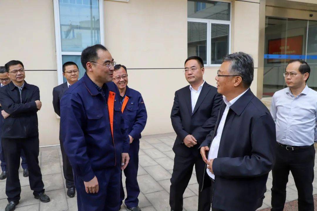 三爱富董事长_董事长办公室图片(3)