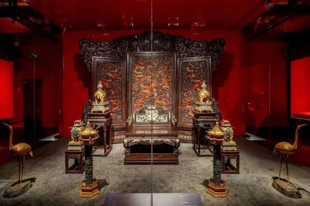 如今,这些以往只可远观的大殿陈设,在午门正楼展厅"1695年·重建太和