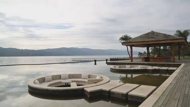 坐落于昆明市阳宗海国家级旅游度假区,是一家有着二十余年历史的民族