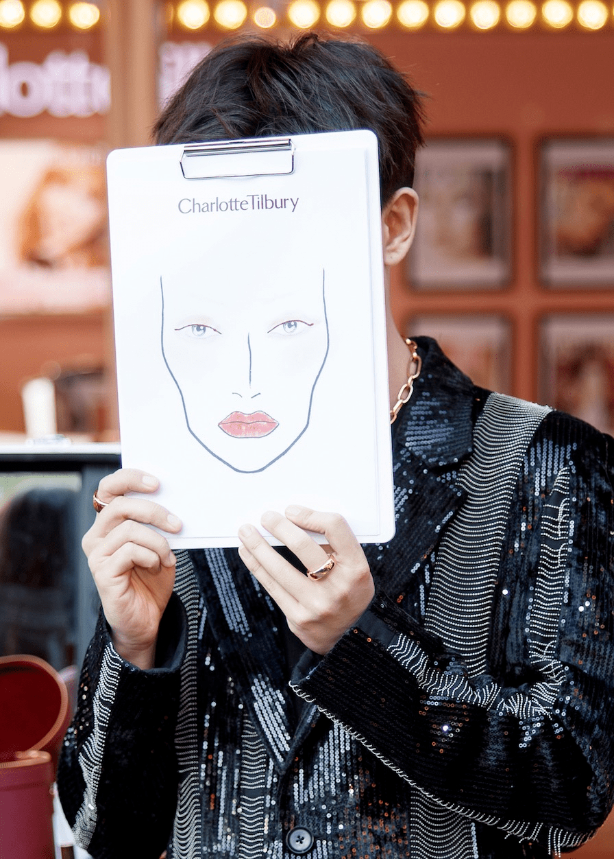 大招|为打破秋冬沉闷，爱豆们发出哪些「妆容大招」？