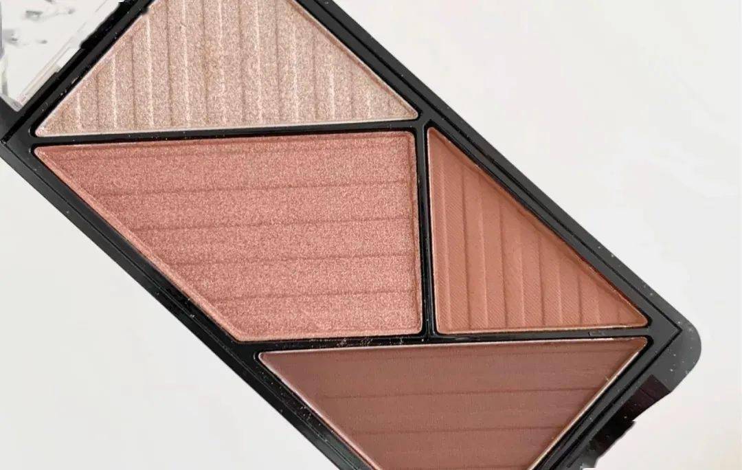 眼影|快速完妆零技巧，1分钟搞定眼影~！