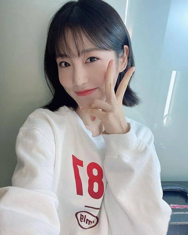 瑞小美|答应我，下次剪头发带着BLACKPINK的新专辑去好吗？