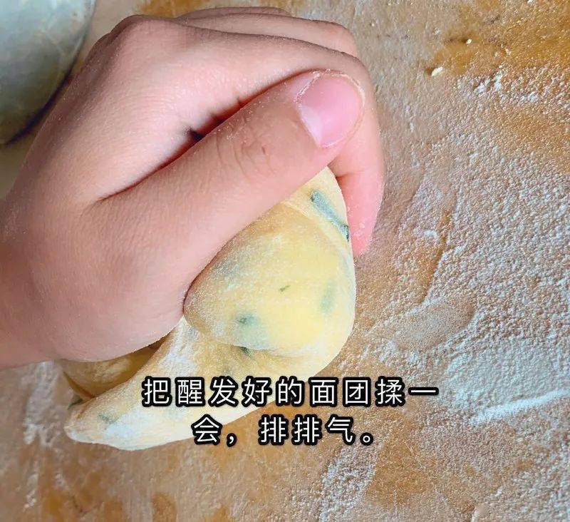 小饼|蓬松暄软，葱香味十足，解馋家庭版葱花小圆饼：记住2个小技巧