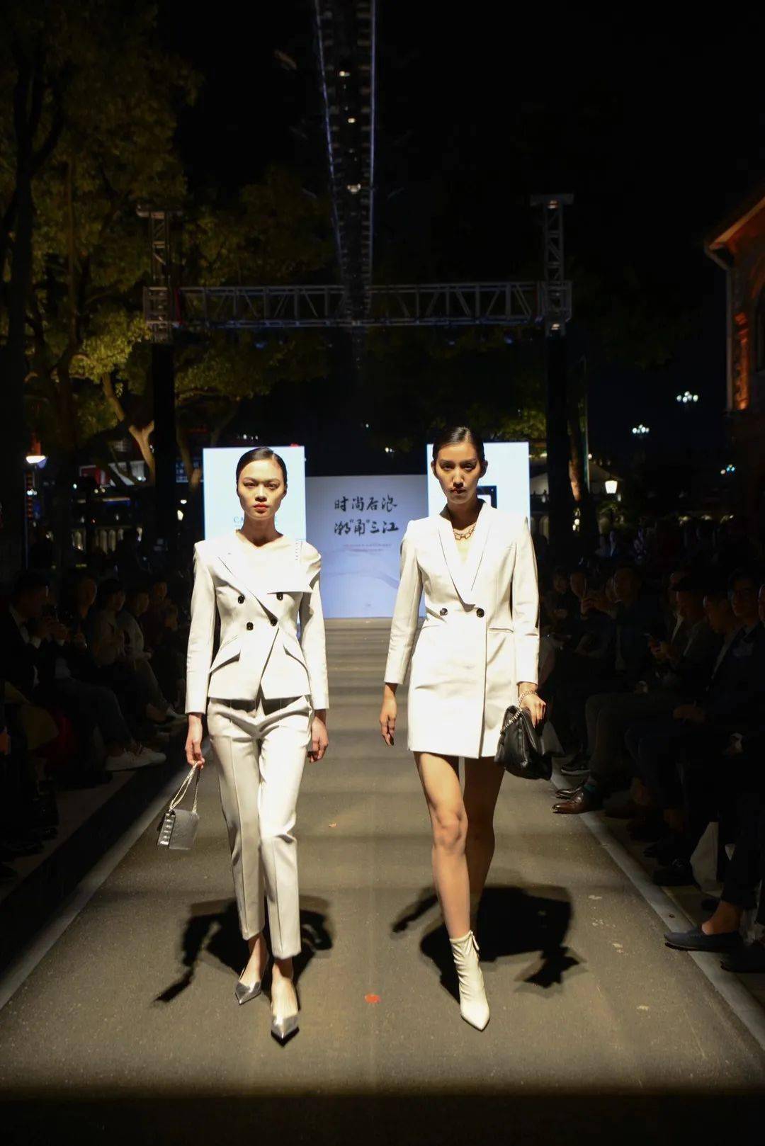 外滩|三江前浪推后浪！时尚浪潮在1844年开埠的老外滩，蜿蜒流转…