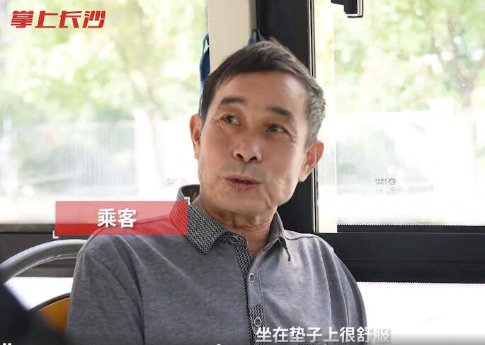 暖心！公交司机自掏腰包给座椅装坐垫