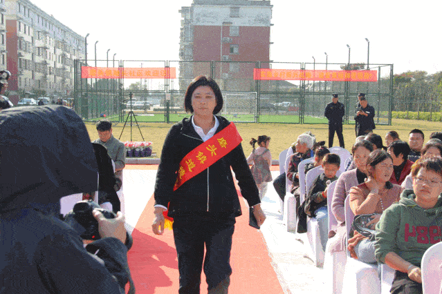 乐善好施帮助乡邻的