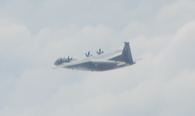 解放军频繁绕台飞行是为熟悉航路，台军应反制