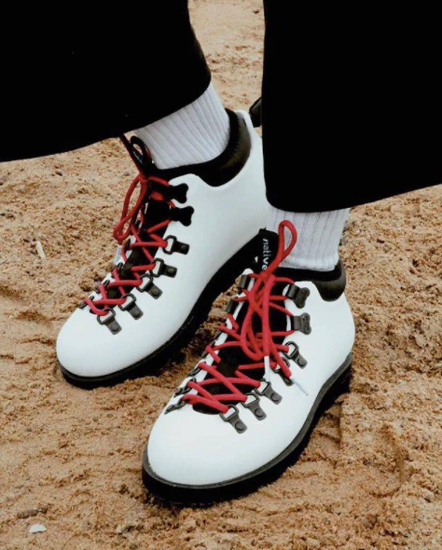 鞋子|好物推荐 | 来自加拿大的马丁靴，轻便保暖，不怕水，大人小孩一起穿！