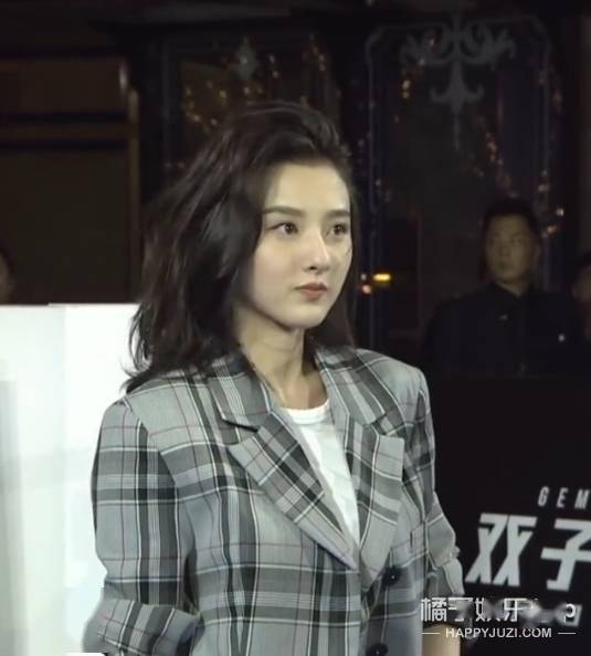 小鞠|她的化妆师该下岗了吧...