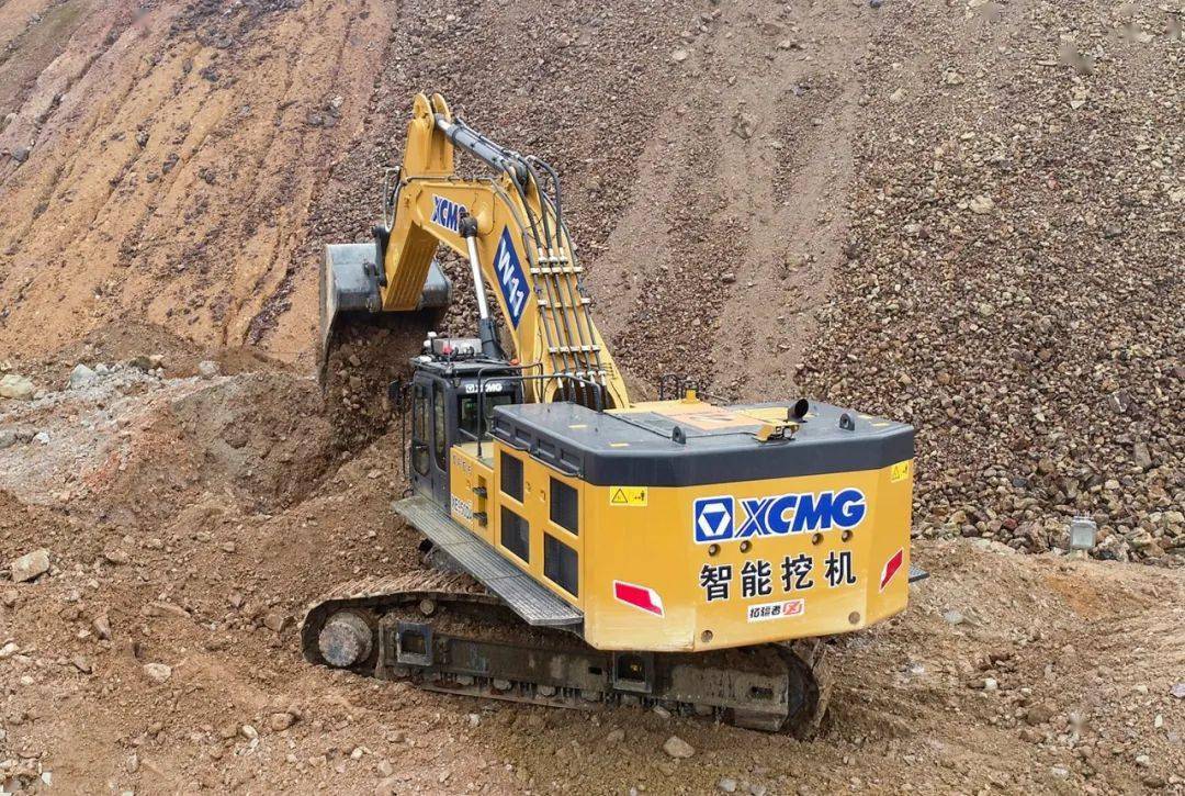 中国首台!徐工无人驾驶液压挖掘机交付矿区