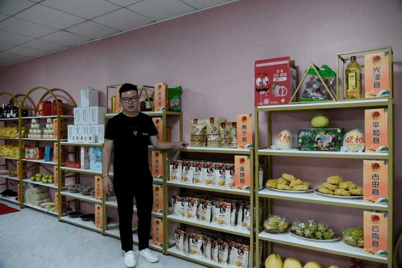 收纳箱直播间卖货 925dd5a9bd654f96af1a92c89a54fb24.png