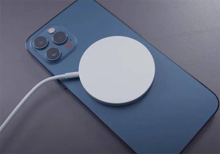 多高扔下去才会碎？iPhone 12 Pro缺点列表