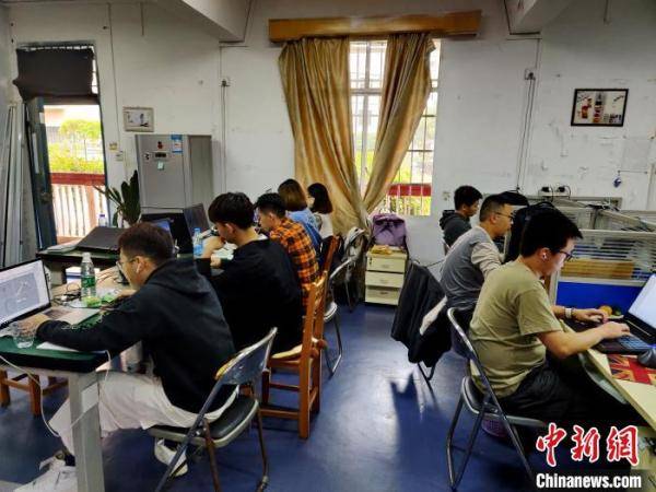 获奖|高校毕业生设计“共享快递箱”获奖 组委会评价：减少了碳排放