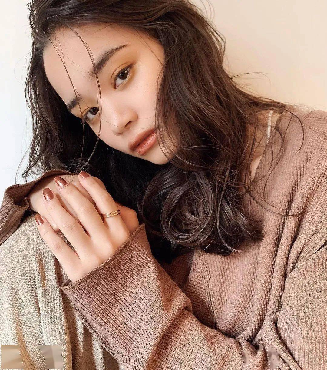 涂谁|足以让你时髦整个秋冬的棕色唇，谁涂谁好看