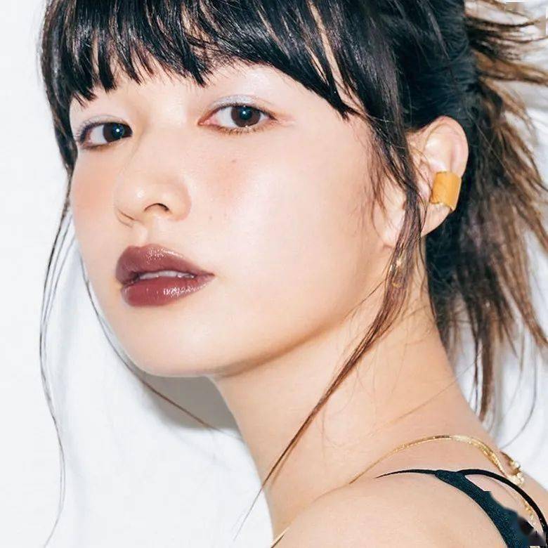 涂谁|足以让你时髦整个秋冬的棕色唇，谁涂谁好看