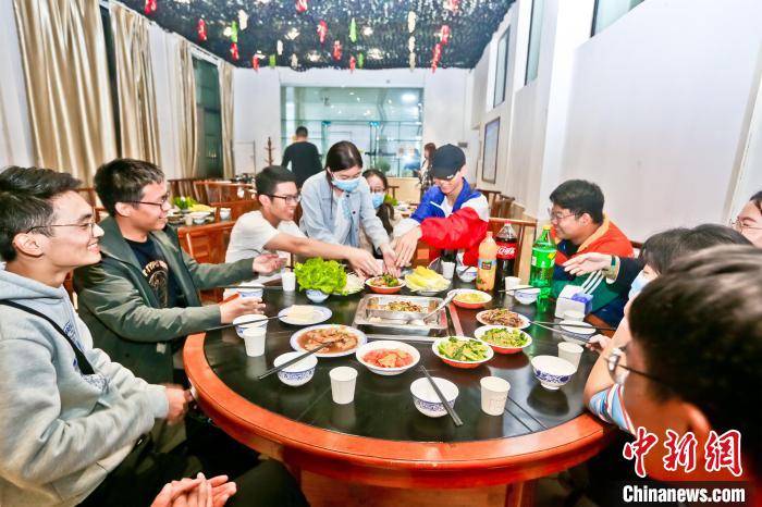 捕捞|武汉一高校捕捞3000余斤活鱼 让新生自主烹饪尝鲜