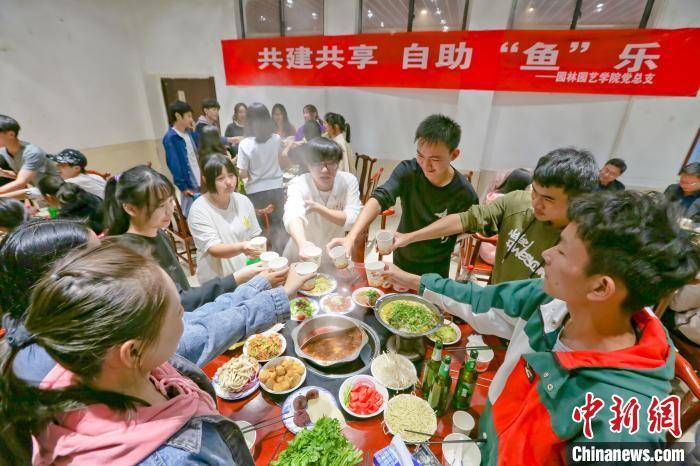 捕捞|武汉一高校捕捞3000余斤活鱼 让新生自主烹饪尝鲜