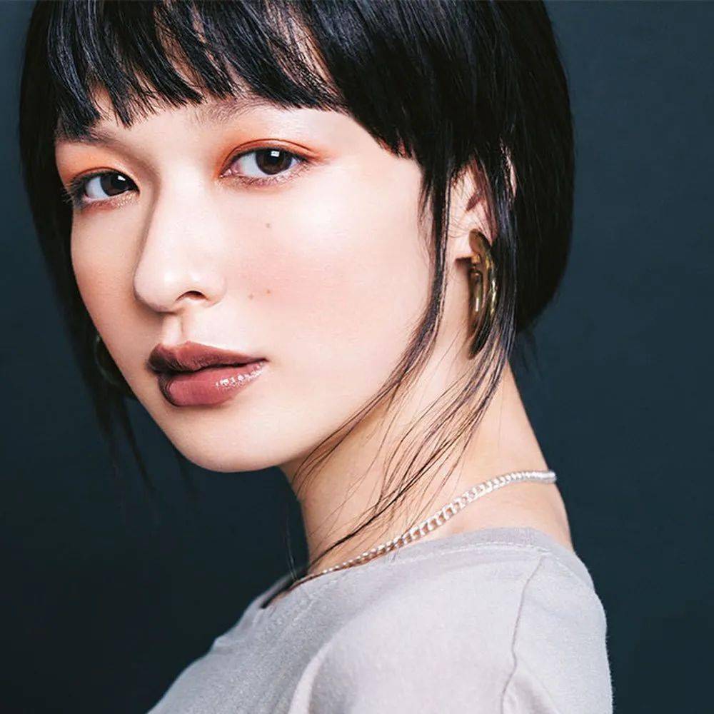 涂谁|足以让你时髦整个秋冬的棕色唇，谁涂谁好看