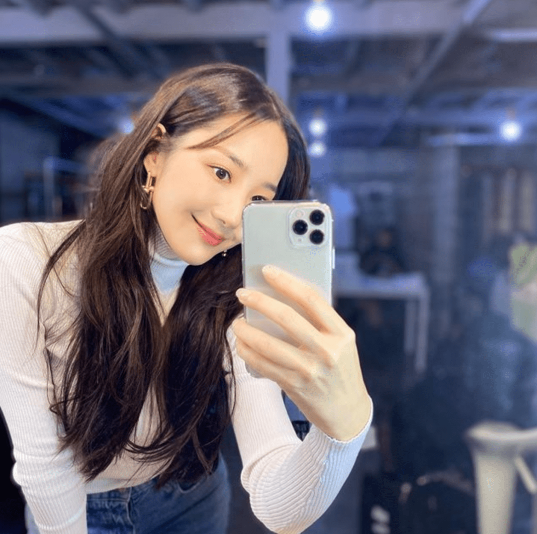 康康|开包记：康康朴敏英的化妆包里有什么？