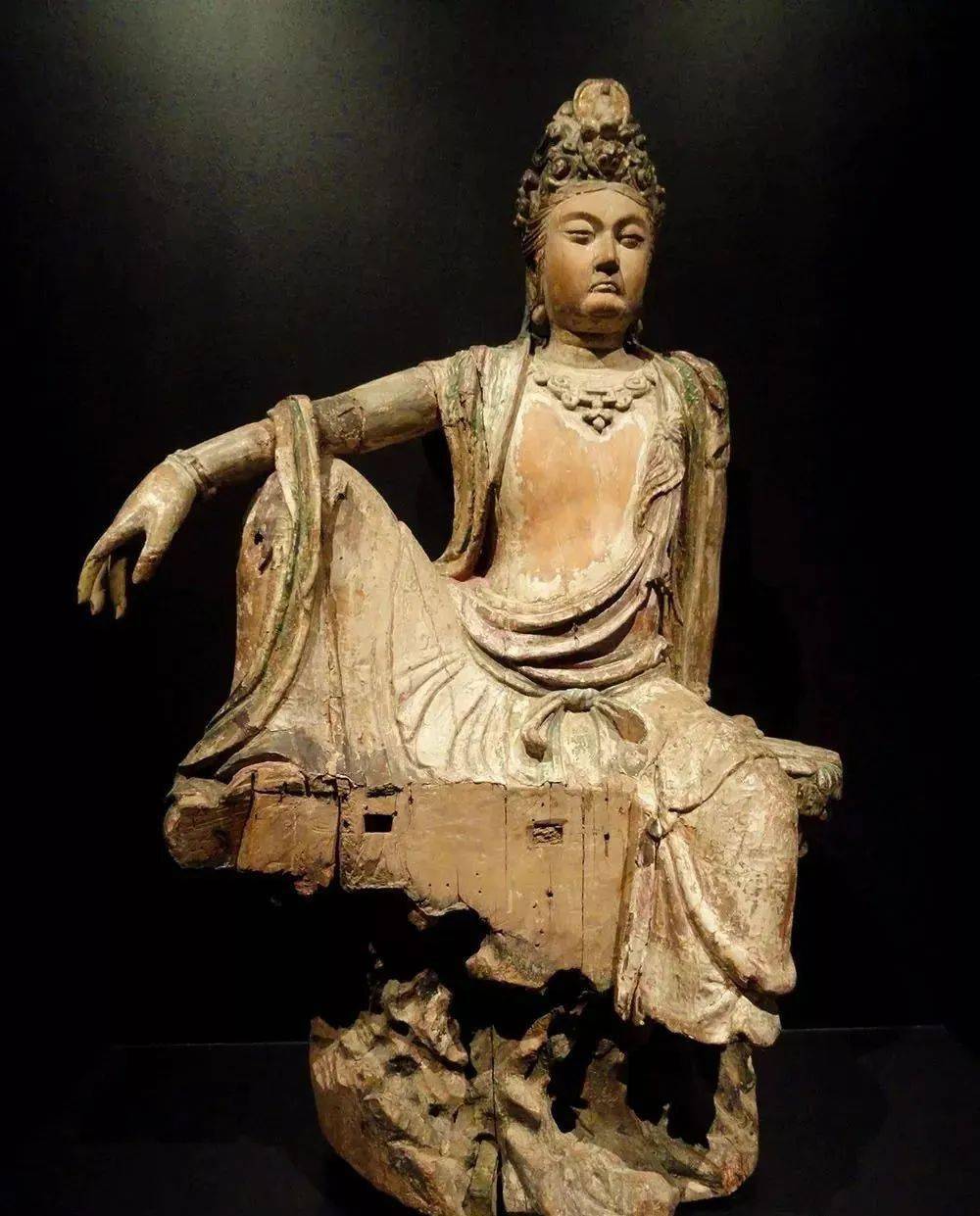 经典的流离｜国外收藏的中国古代木雕佛像，大部分来自山西…_菩萨