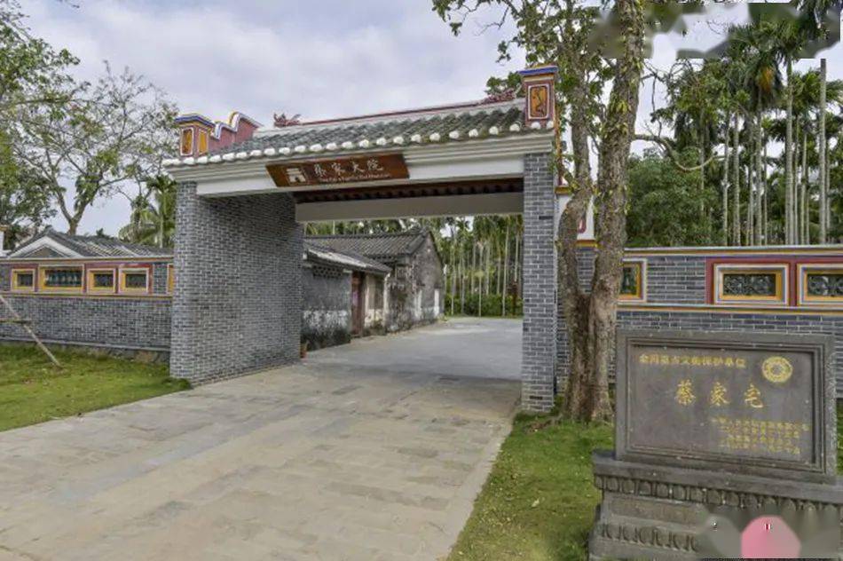 骆云飞摄蔡家宅始建于1924年,修建过程历时10年,是印尼富商蔡家森等四