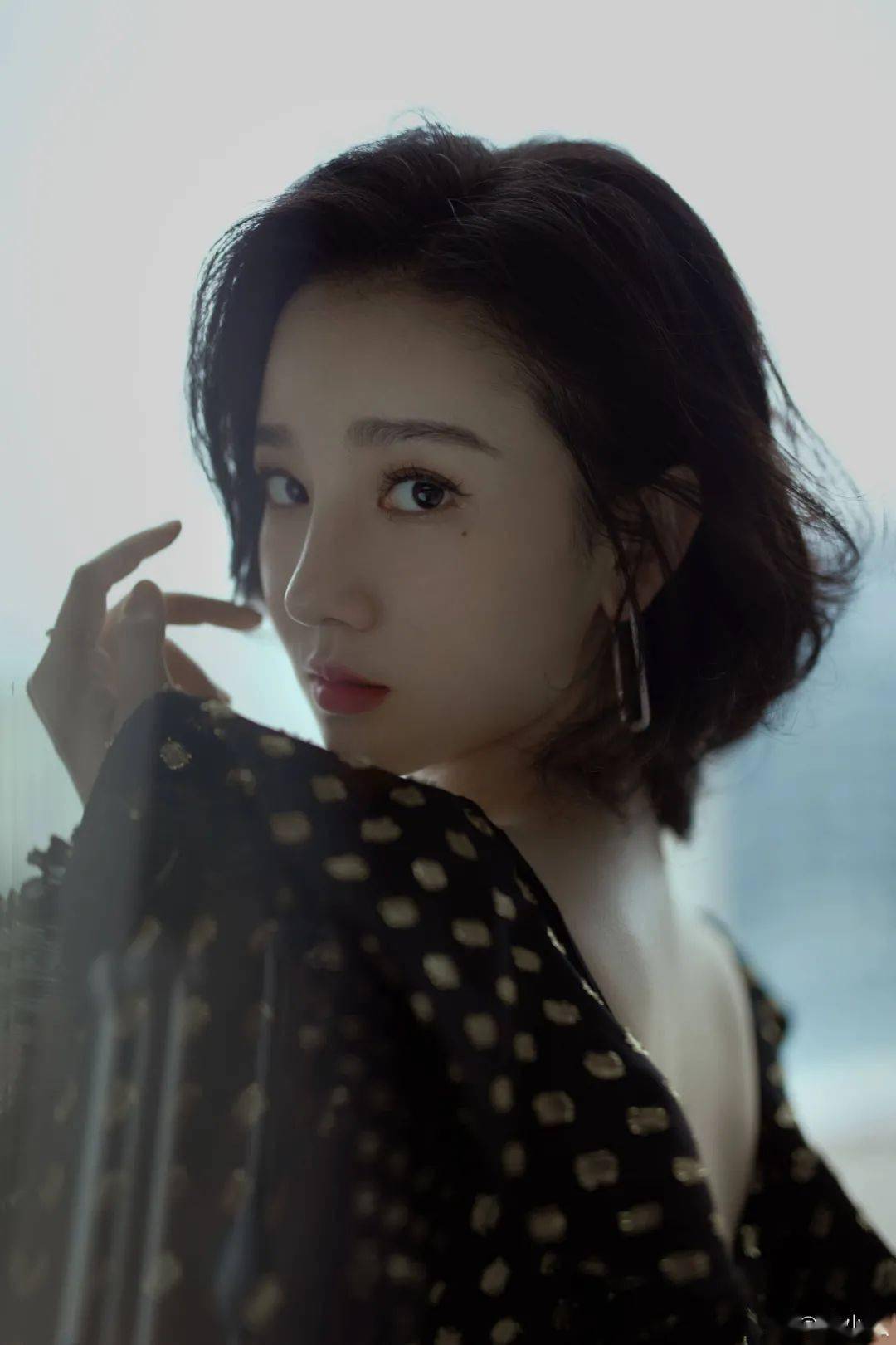 短发|倪妮的新发型太美了！技术分析：什么样的人适合港风短发？