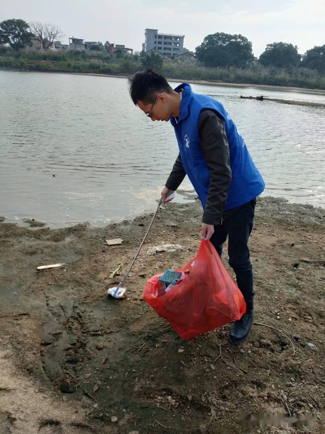 保护恩江河,争当河小青——永丰县义工协会第11次护河