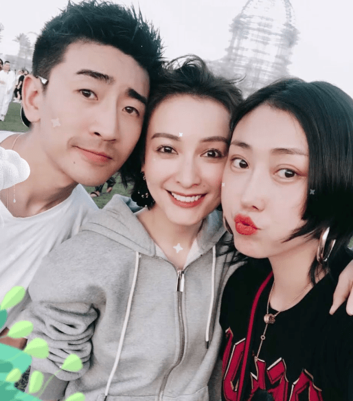 预售|200块也能化出百万化妆师同款底妆！3分钟让毛孔隐形，get粉嘟嘟的奶油肌！实在是太好看了~