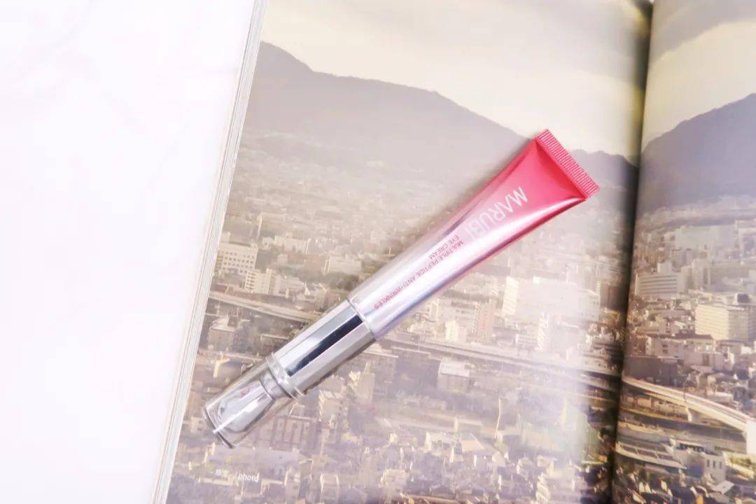 鱼尾纹|黑眼圈、肿眼泡、鱼尾纹，眼睛到底有多暴露年龄？