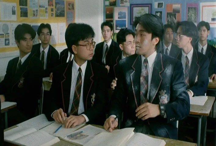 推介本片为周星驰“逃学威龙”系列的开山之作。当谍战片遇见青春片再辅