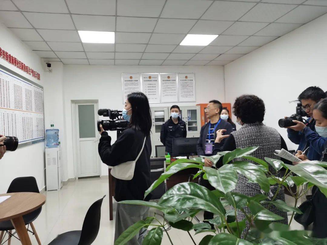 四川省人口普查员_四川省人口年龄结构(2)