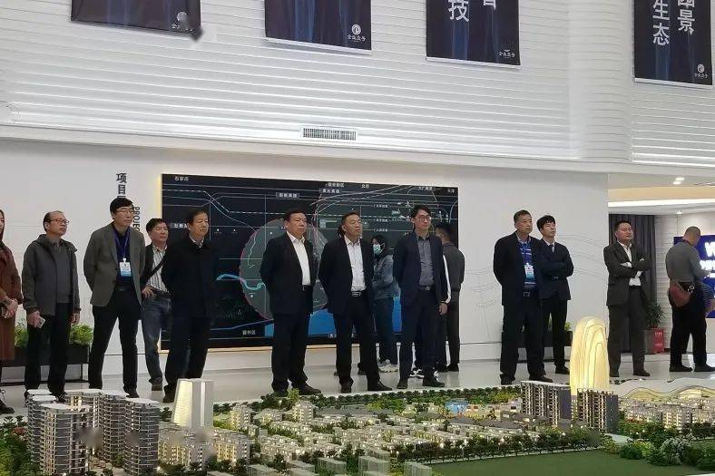 中侨集团董事长_董事长办公室图片(2)