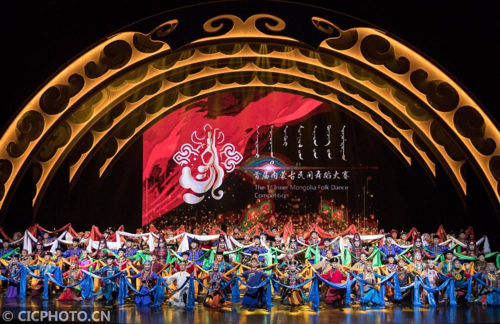亚搏手机在线登录入口|
内蒙古：首届内蒙古民族民间舞蹈大赛启幕(图3)