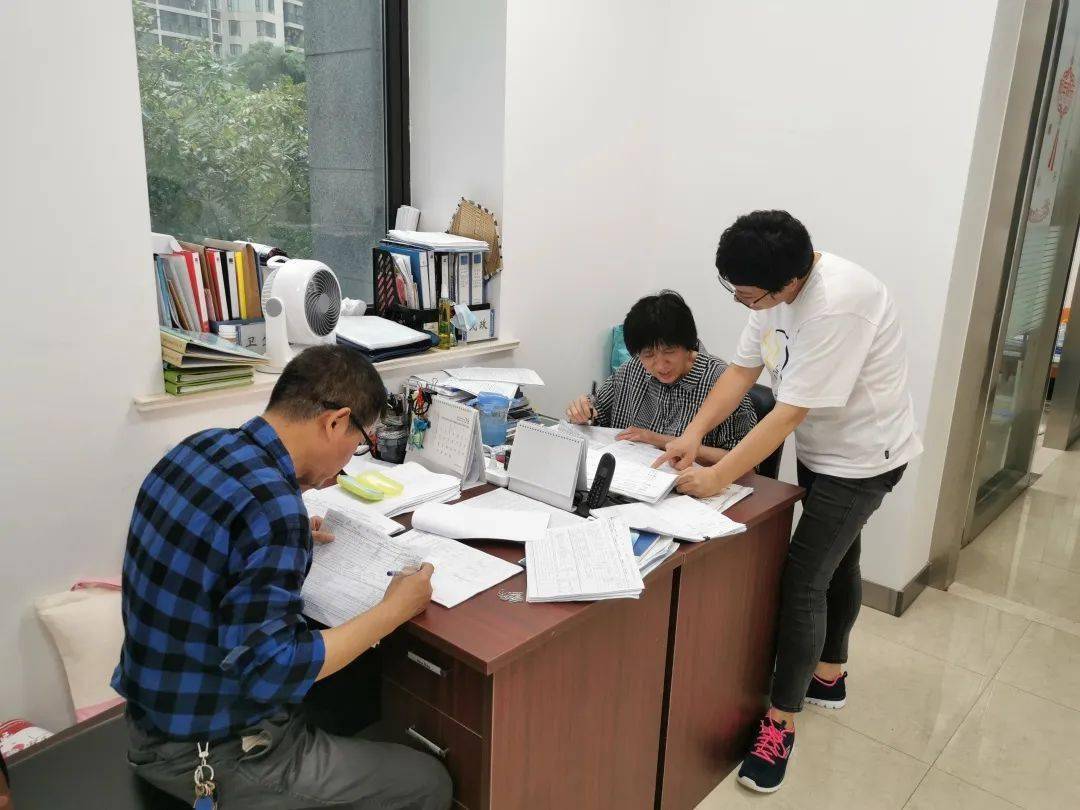 安丘人口普查_安丘冠珠老板娘照片(2)