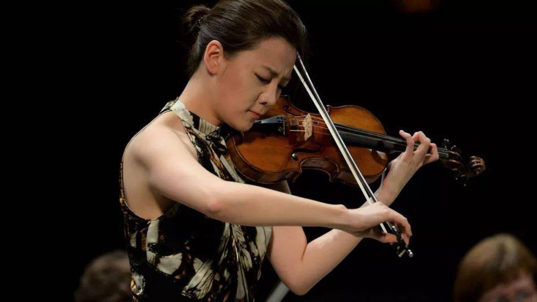 美女小提琴家康珠美,演出《清晨》,斯特拉文斯基《嬉游曲》