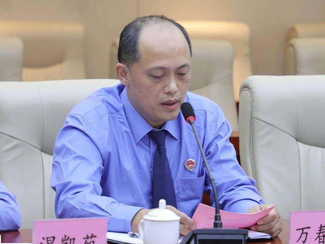 杨宇检察长以及市委组织部常务副部长温小林等同志与全体新选升职级