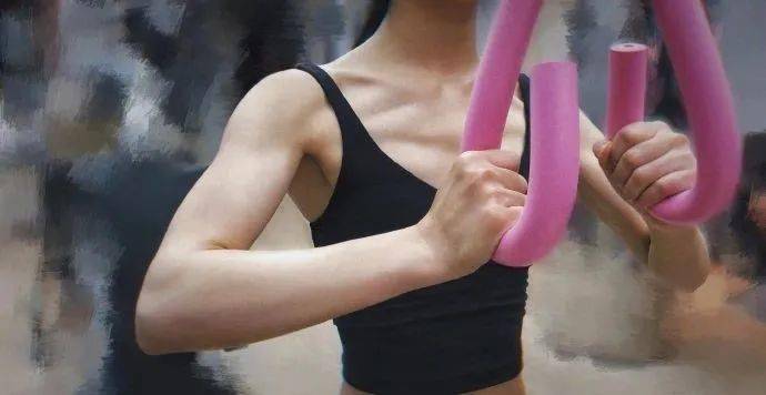 锻炼|赵丽颖再上热搜，锻炼生图线条感十足！更抓眼球的，是女神绝美的体态！