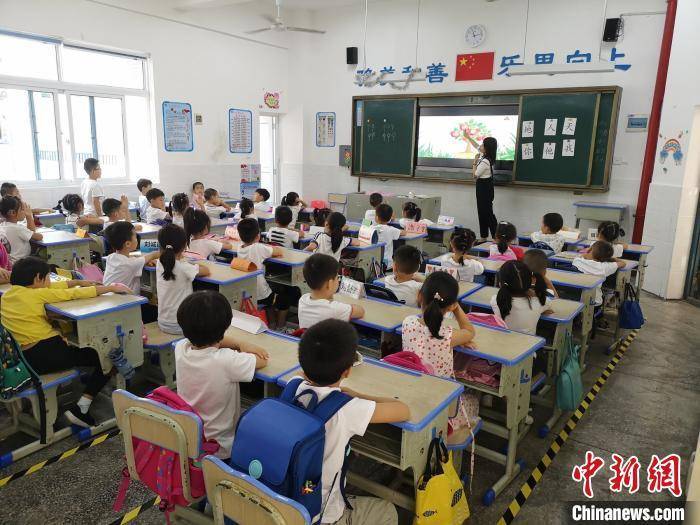 孩子学3门课，我被拉进8个家长群