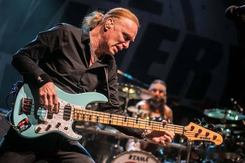 billy sheehan 教你弹贝斯 | 来自大师的六个建议