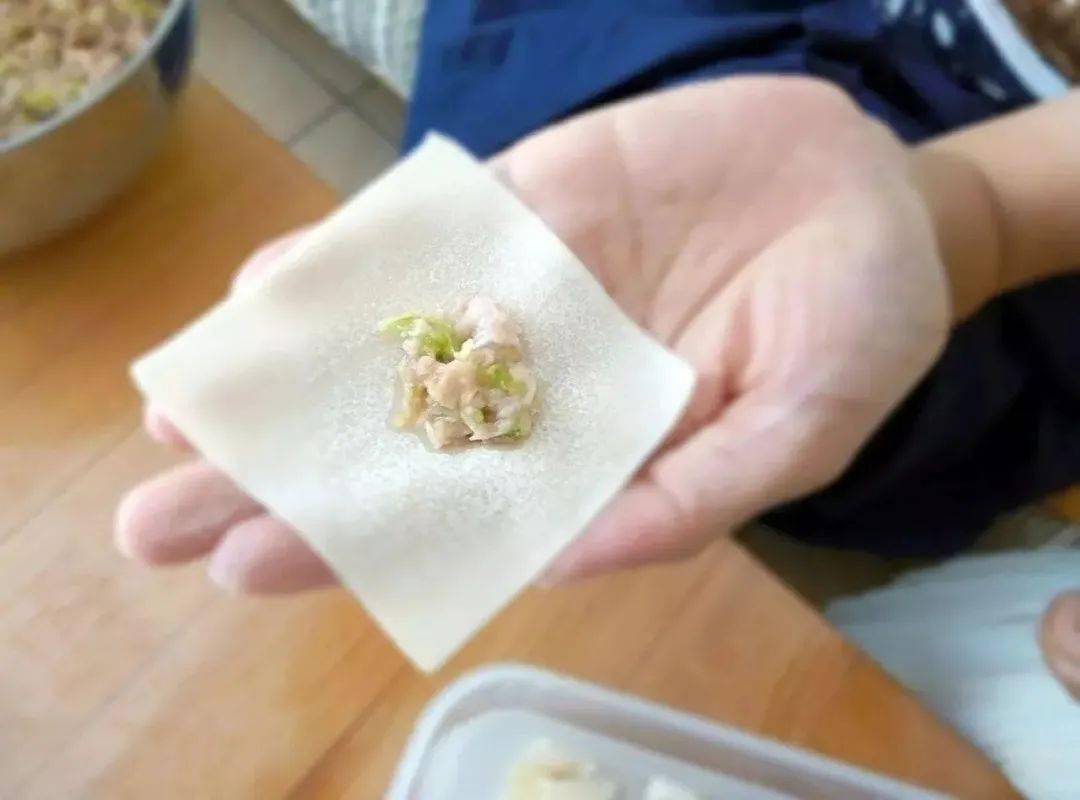 馄饨快速包法