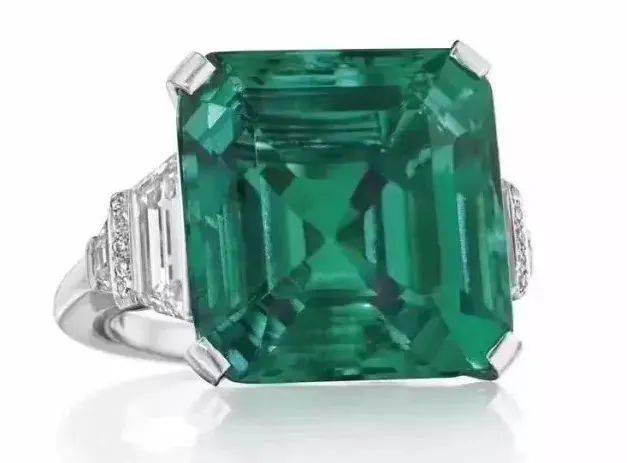 珠宝|看过了这些珠宝，我才读懂了祖母绿的“年轻范”！