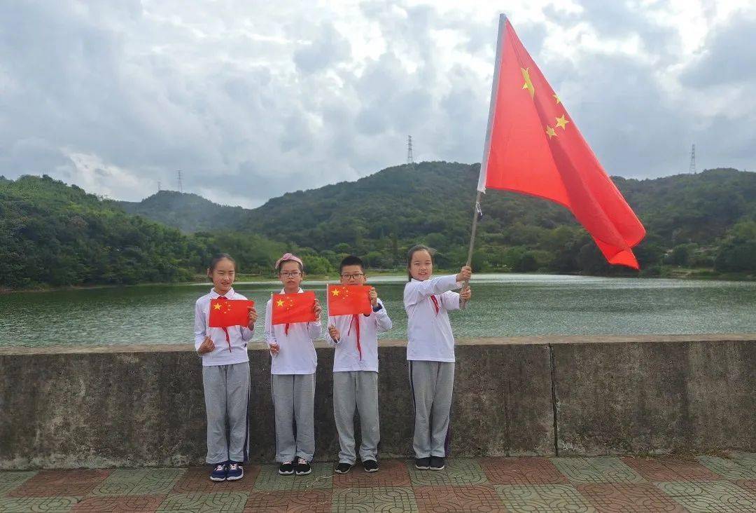 留住祖国最美的时光—檀枫校区"国庆·中秋"摄影评选出炉_周锦晨