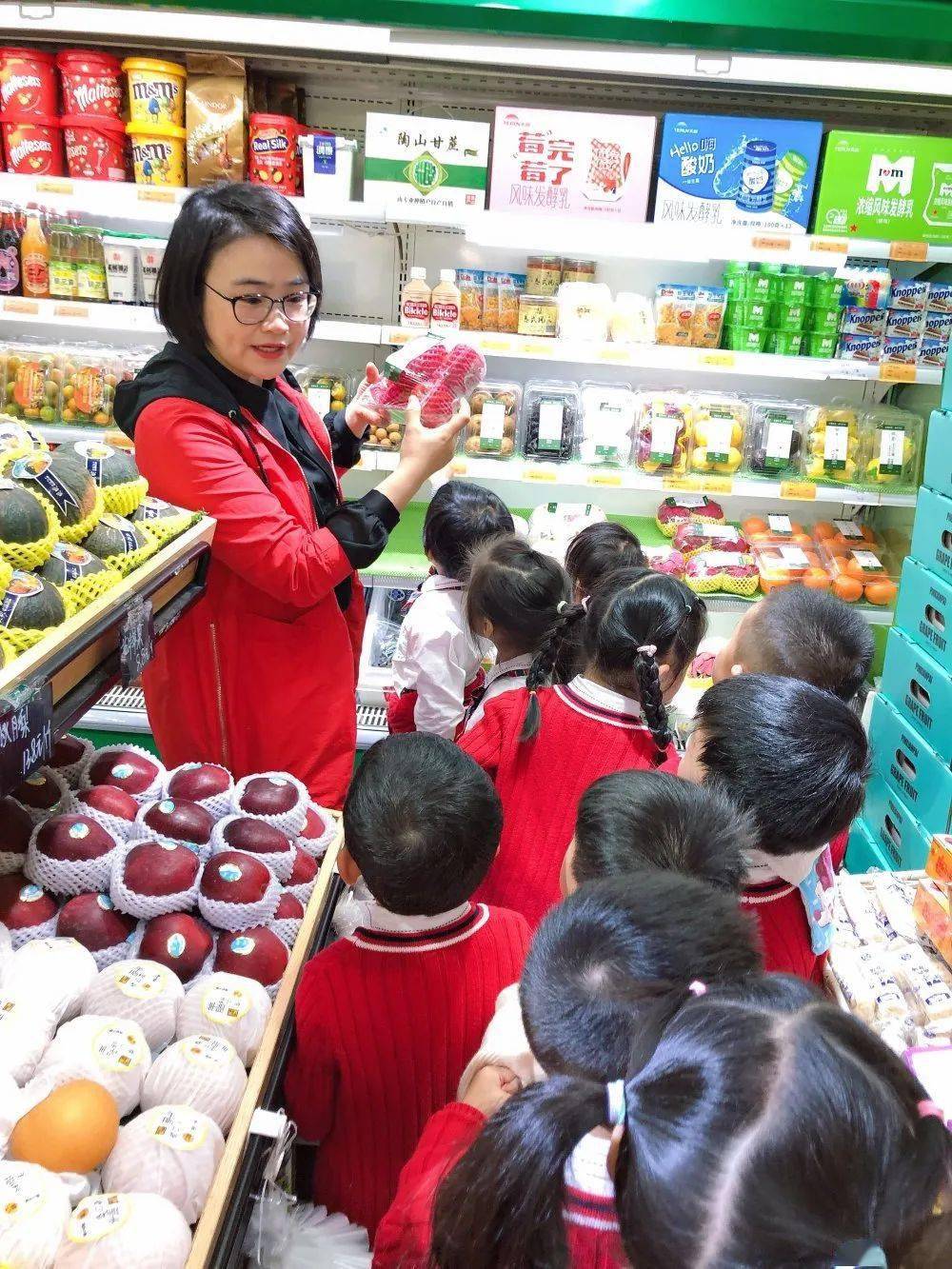 树园幼儿园开展小班生活体验活动参观水果超市