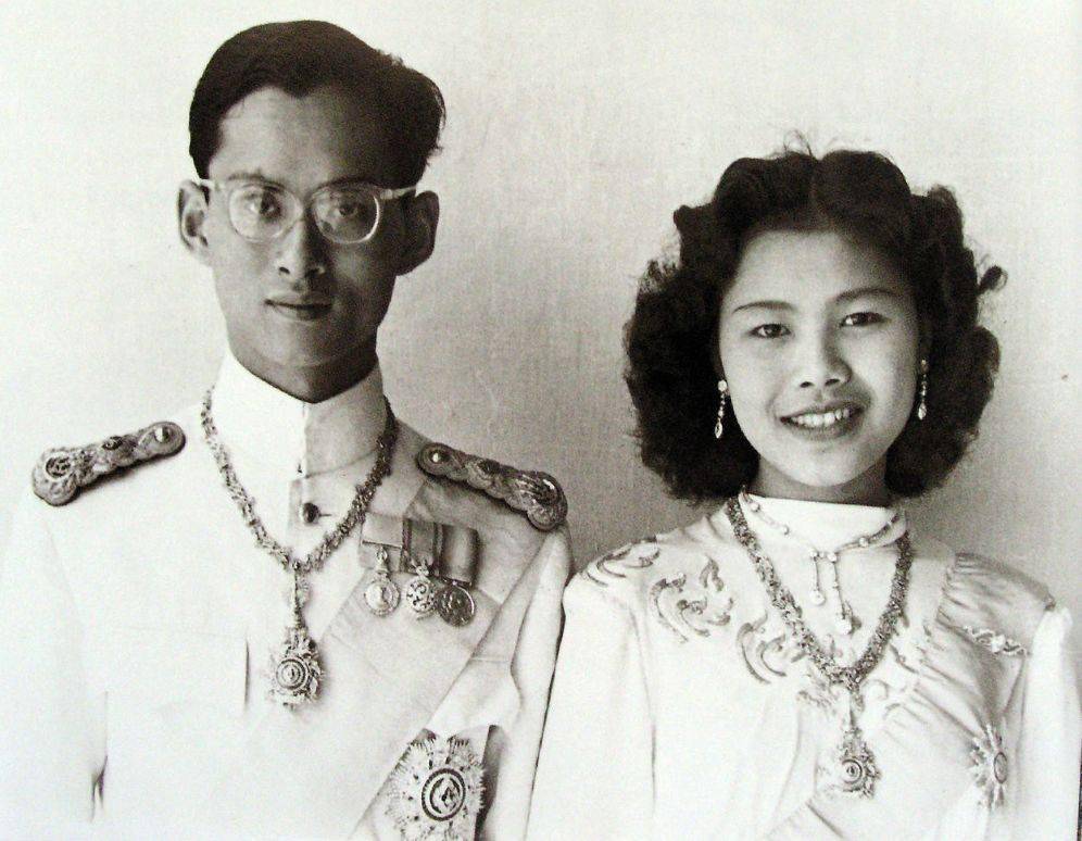 珠宝|18岁封后，50岁出轨？珠宝堆成山，还是留不住她的心……