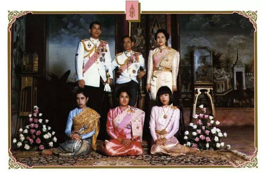 珠宝|18岁封后，50岁出轨？珠宝堆成山，还是留不住她的心……